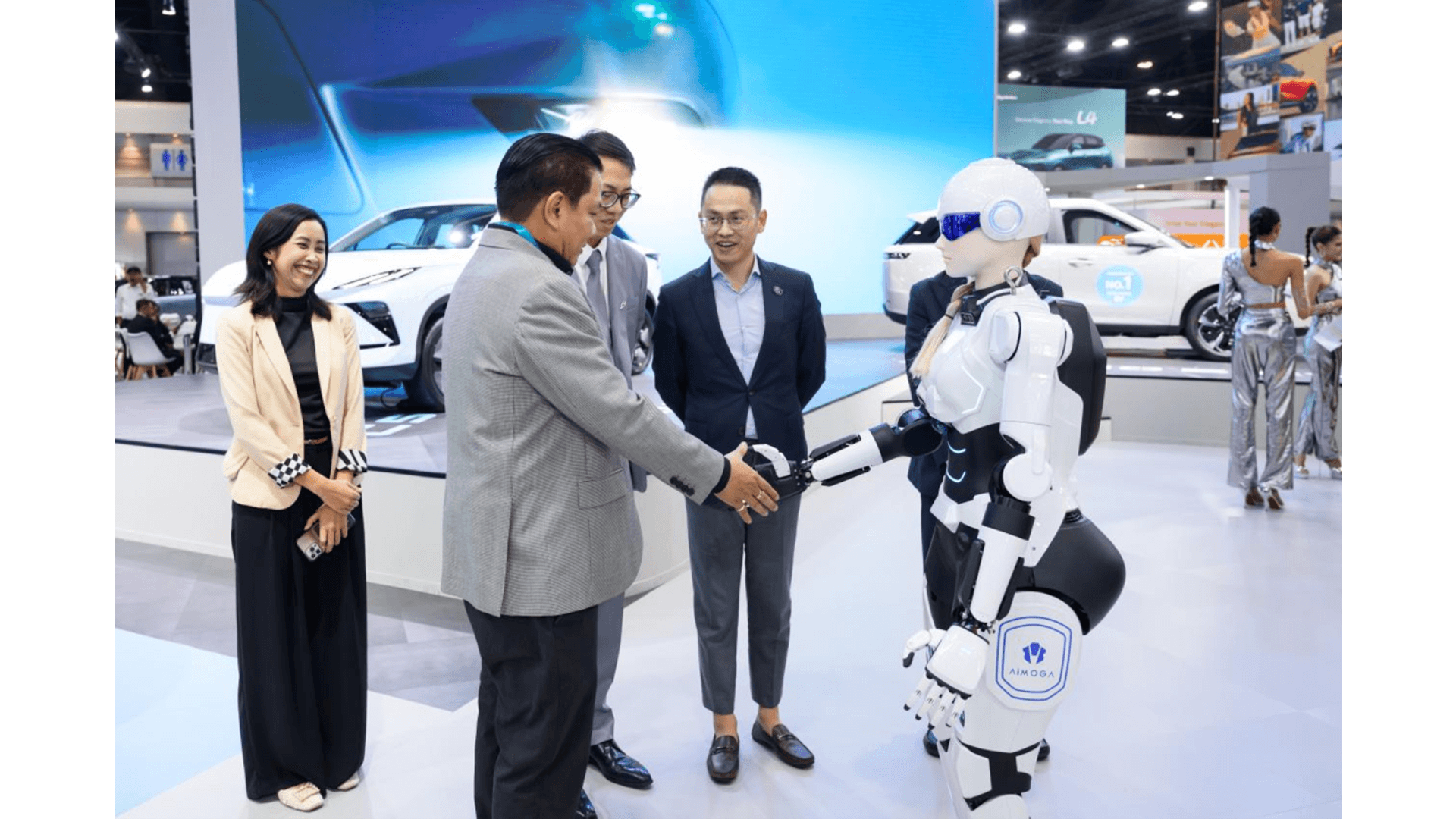 Post Chirey incursiona en la robótica con AiMOGA y presenta más de 220 robots humanoides en operación global